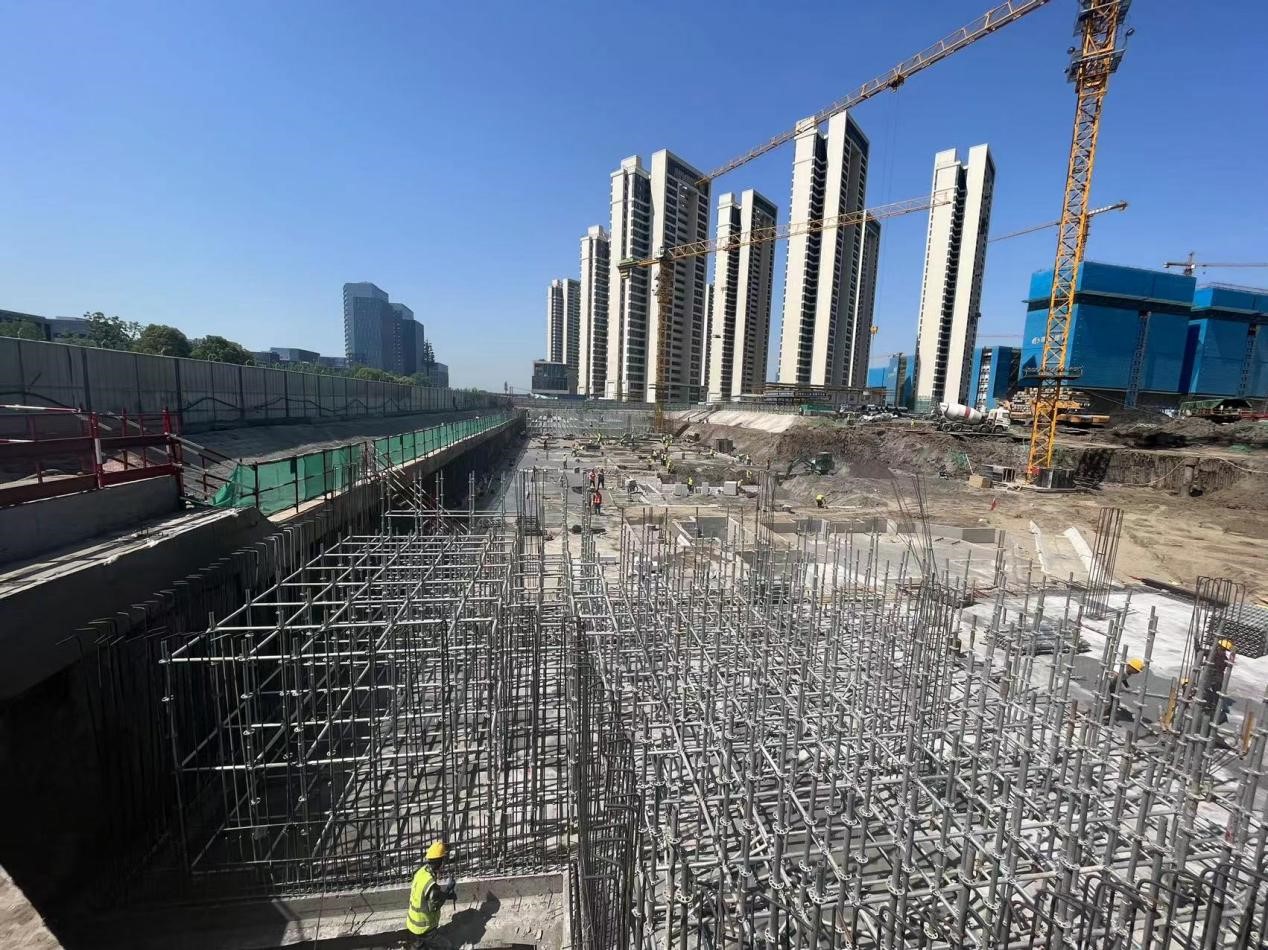 江北新区G10项目第一块底板浇筑实现