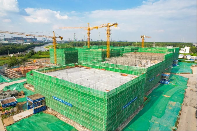 浦仪公路旁，竖起产业新地标